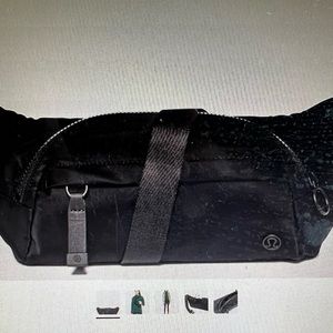 Lululemon black belt bag🖤
